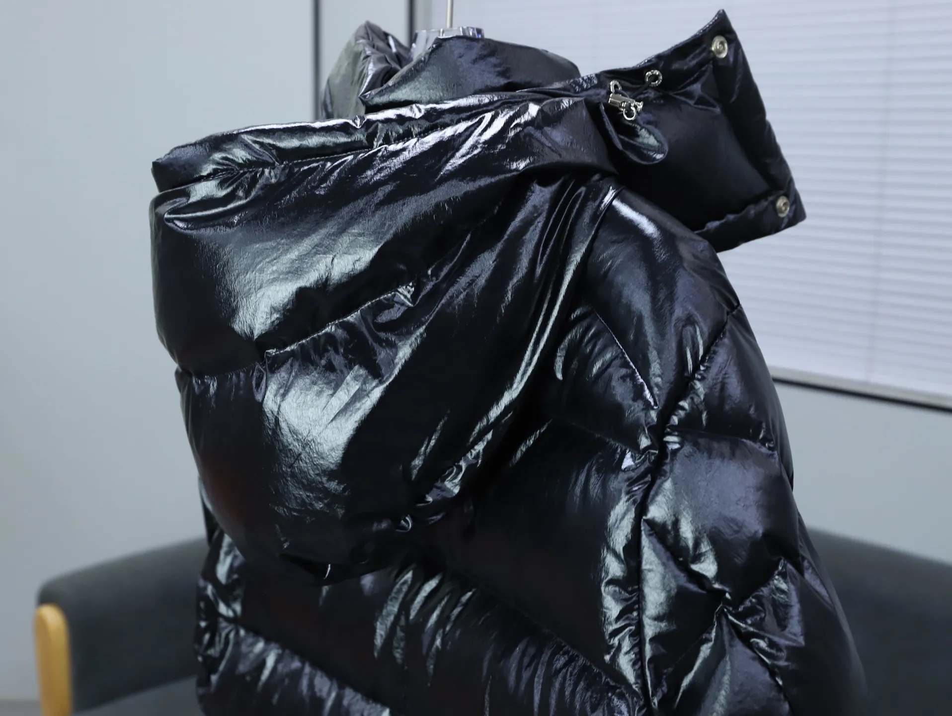 P390 Moncler/ 2026 70 、 。 DNA ， ， 。 Classic ， 、 。 Classic 70 。 Quality， 90 ，Premium Quality ， ，Black ！ Sizes M-3XL
